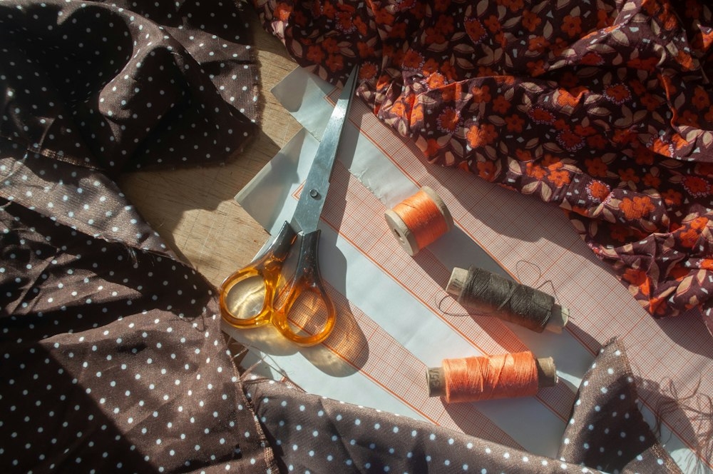 Détails de tissus, coutures et matériel textile